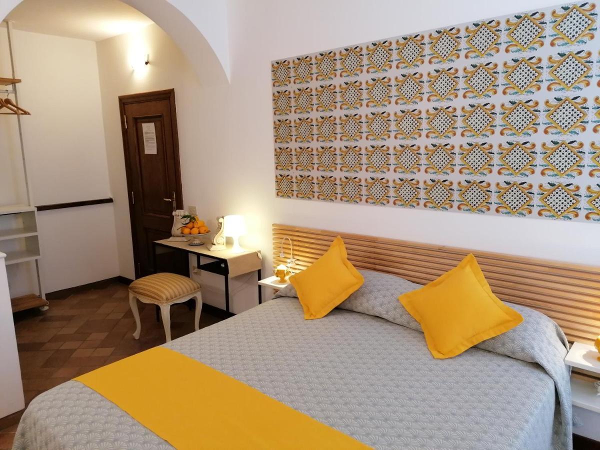 B&B Villa Teresa Sorrento Bagian luar foto