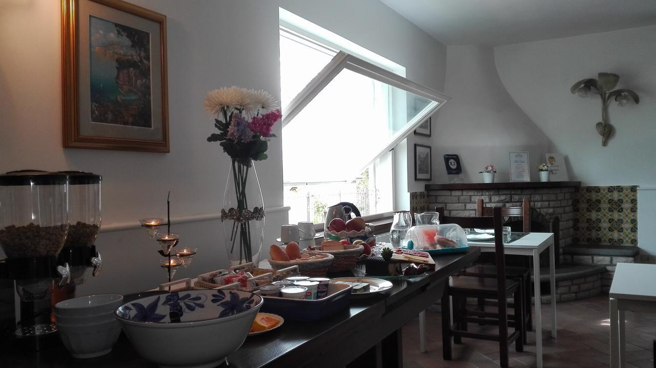 B&B Villa Teresa Sorrento Bagian luar foto